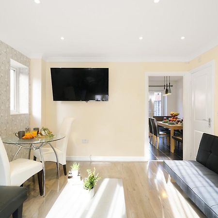 Heathrow, 3Bed 3Bath Sleeps X8, Parking X2 , Garden Vila Amersham Exterior foto